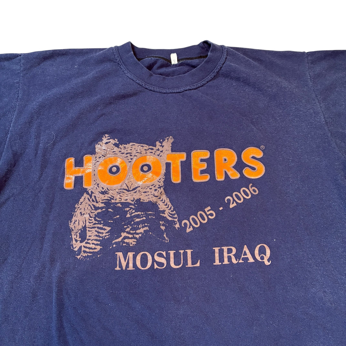 Hooters Iraq Freedom T-Shirt fits Large
